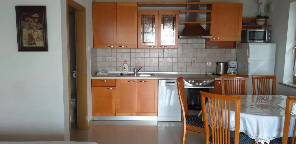 Apartments & Rooms Karmen
