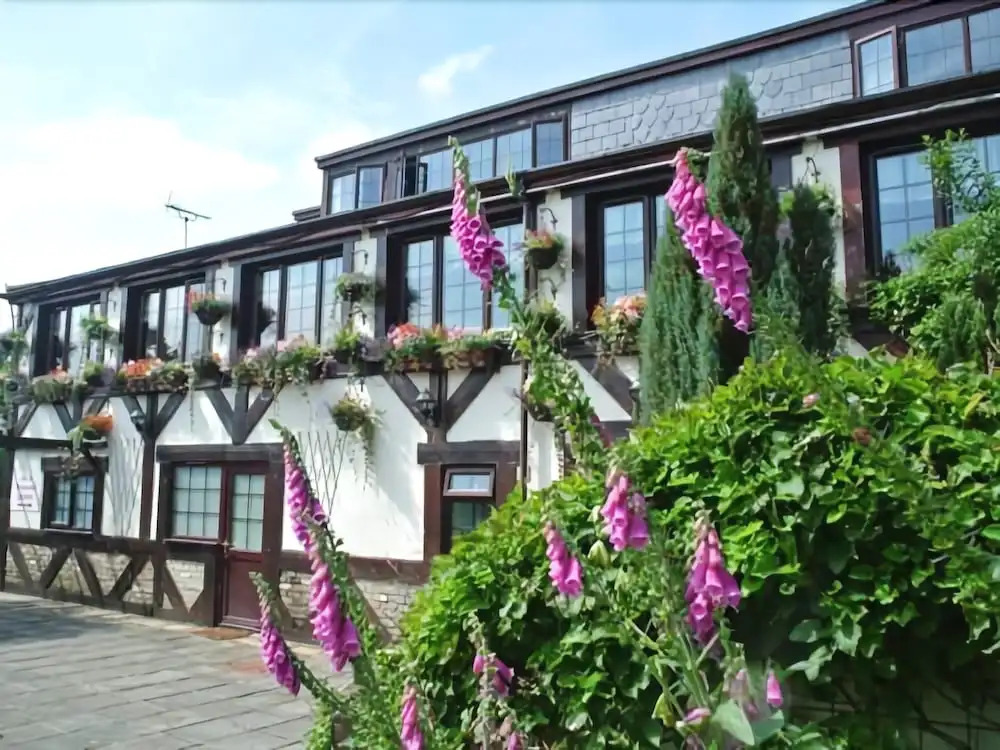 The Whitehouse Inn
