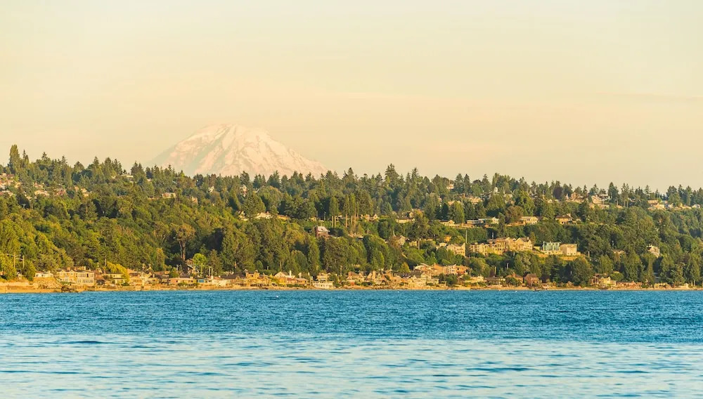 New Listing! Laurelhurst Hideaway, Near University Studio Bedroom Apts