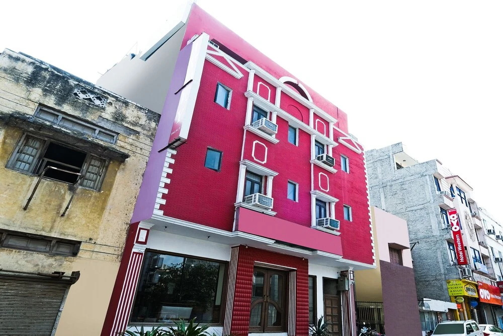 OYO 18401 Ivory Palace