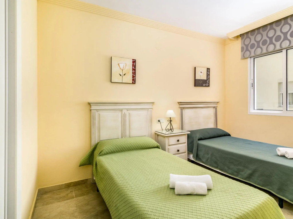 Banana Beach Marbella 6 Pax 378