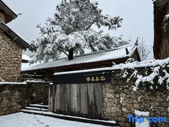 Xuema Yulong Hotel