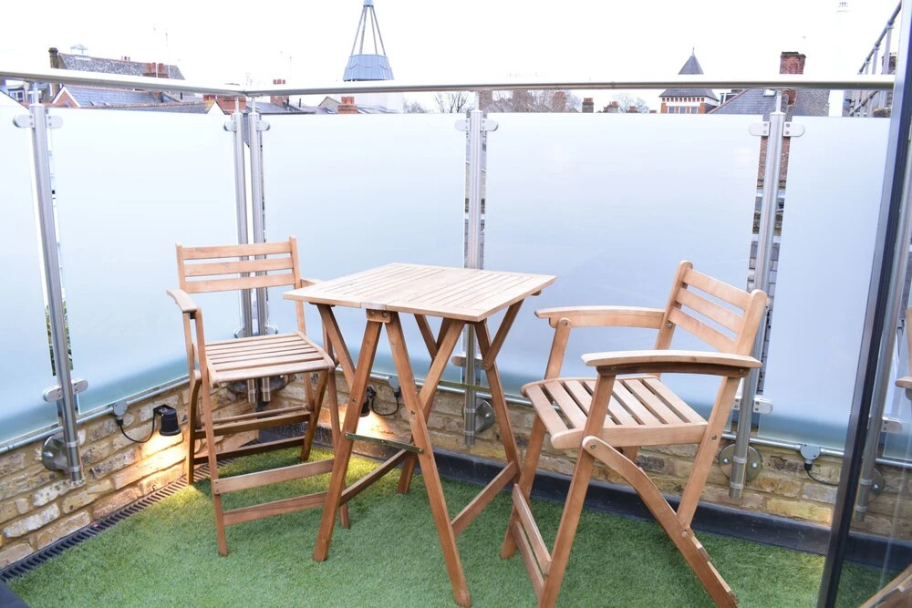 Retro 2 Bedroom Flat in Clapham