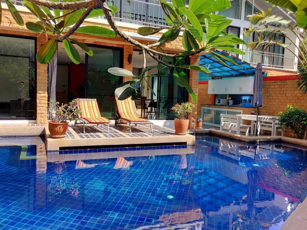 4poolvillas