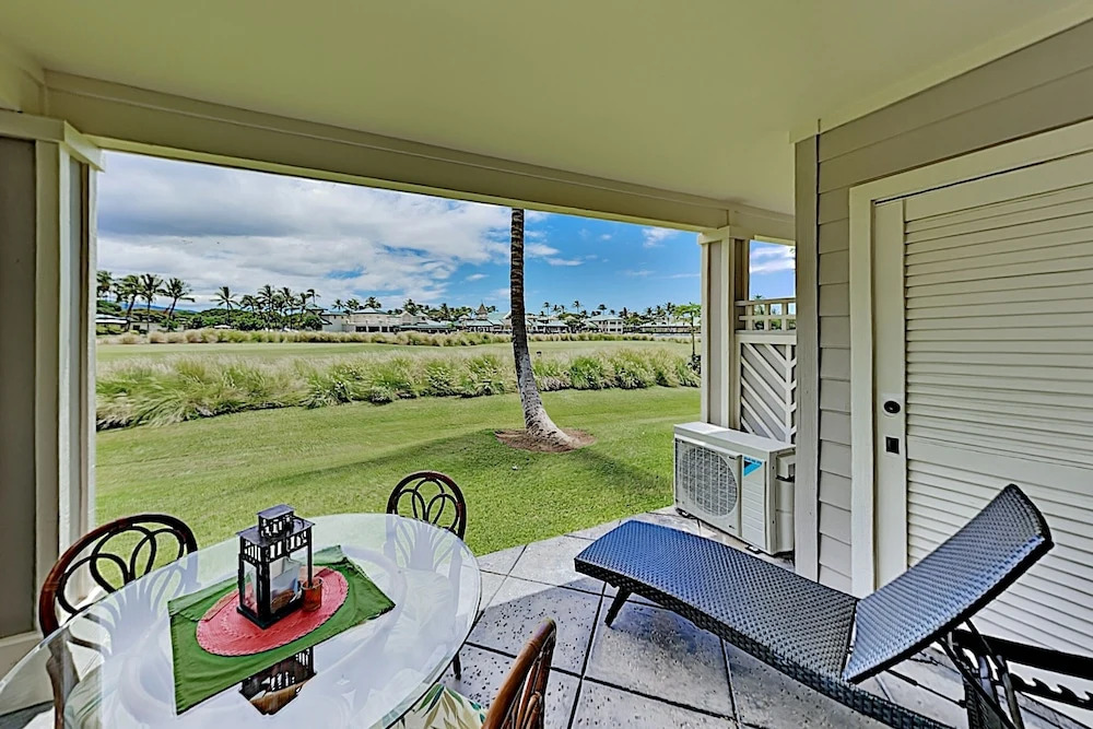 Luxe 2br/2ba - Infinity Pool & Spa - 1 Mile To Bay 2 Bedroom Condo