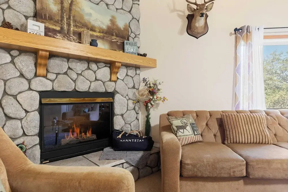 Alpine Retreat w/ Private Deck, Views, Outdoor Dining Alpen Drive by Avantstay
