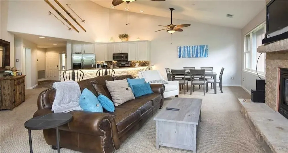380 E. Hurd Lane 2 Bedrooms 2 Bathrooms Townhouse