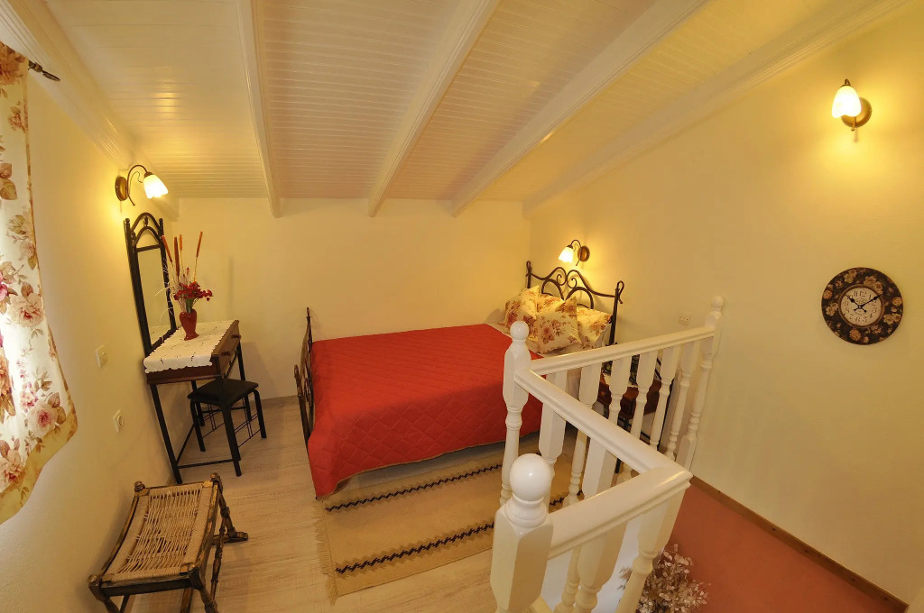 Mazis Apartments