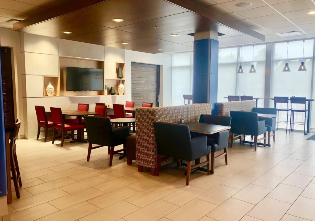 Holiday Inn Express & Suites Macon North by IHG