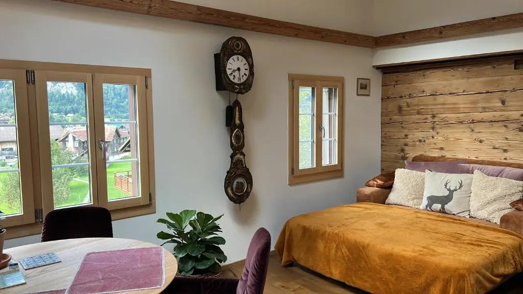 Romantic private superior Swiss Chalet with Hottub