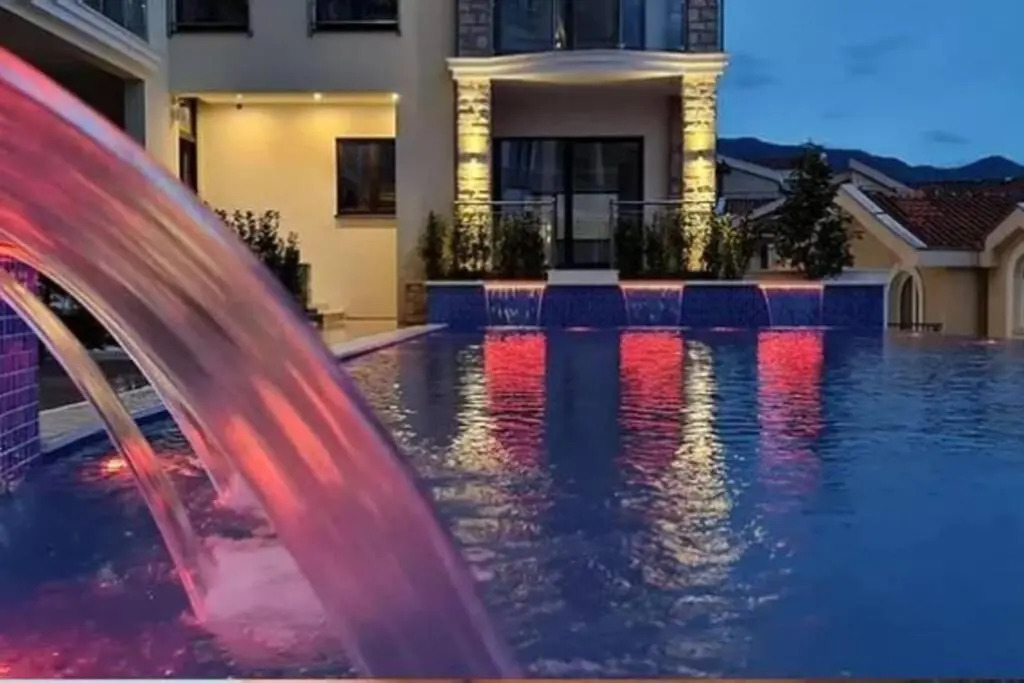 Modern Top Floor Sea View 3BR with Pools, Spa & Fitness