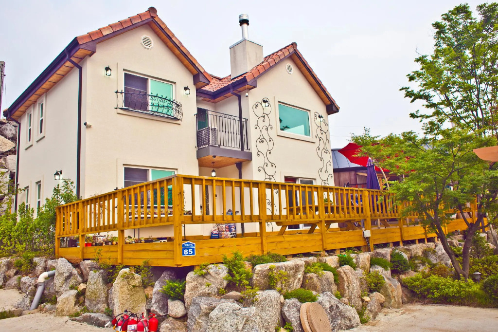 Gaypeong Smuff House Dokchae Pension