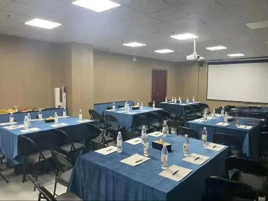 JI Hotel (Urumqi Altay Road Zhongyinggong Subway Station)