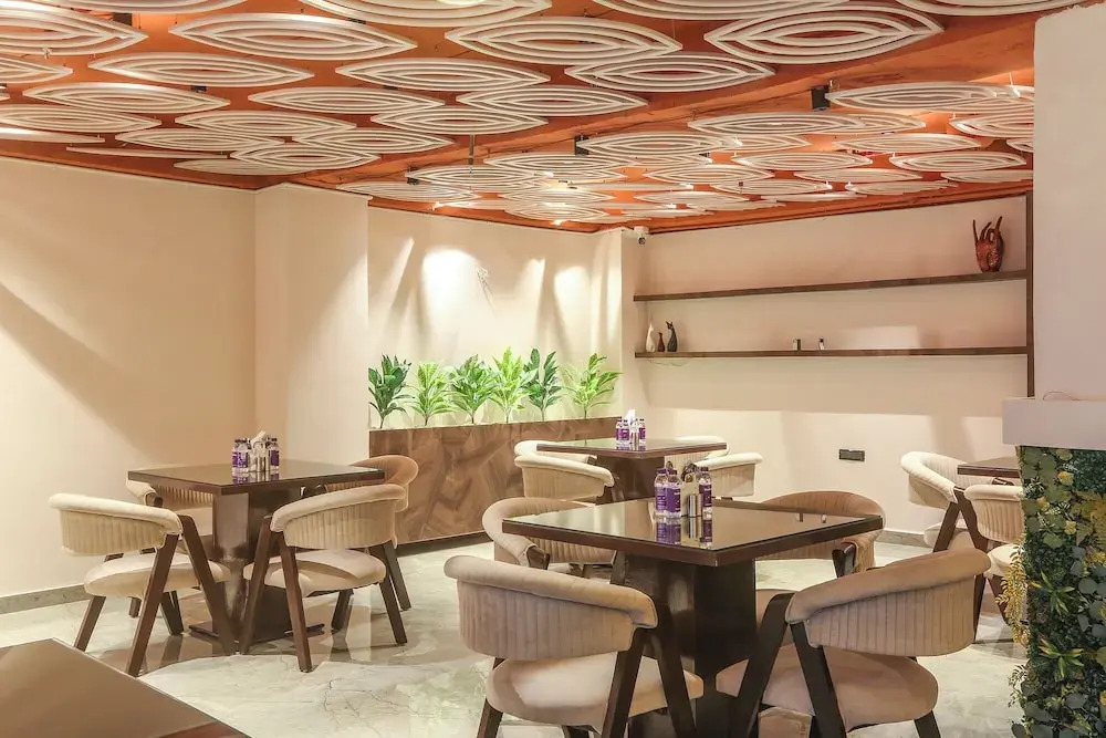 FabHotel Green Lotus Luxe