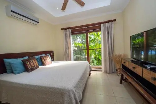 Luxury pool view beach access M16