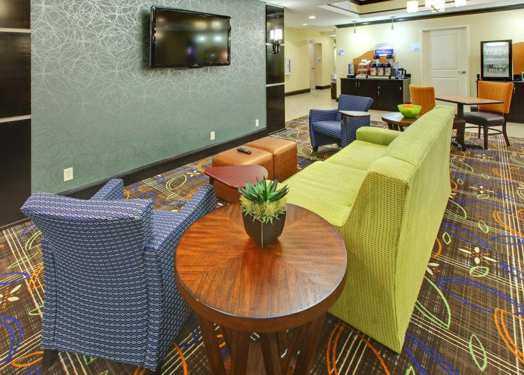 Holiday Inn Express & Suites Covington by IHG