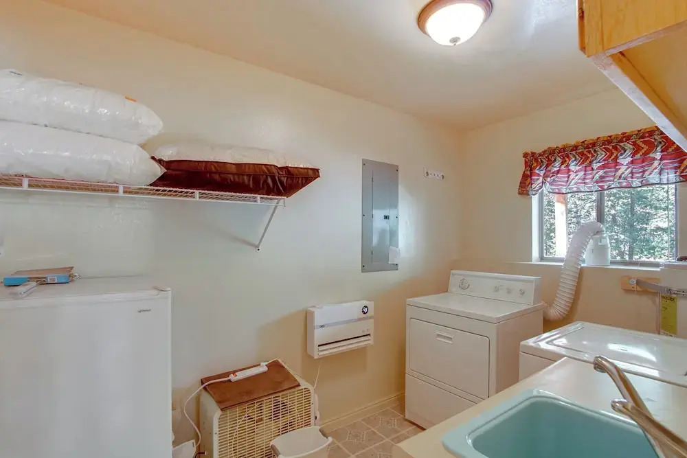 Zion Waterfront Escape: High Noon Hideaway!
