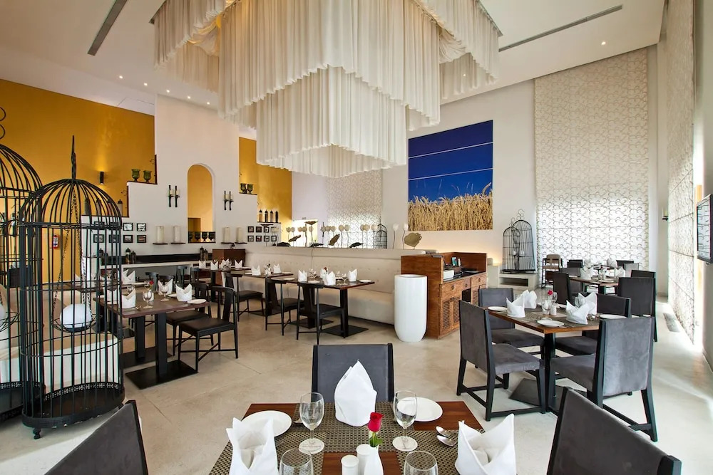 Summit Montana Suites & Spa at Mall