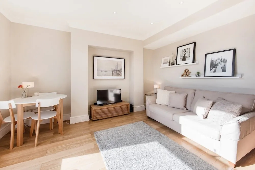 Bright & Modern 2bed in Earls Court