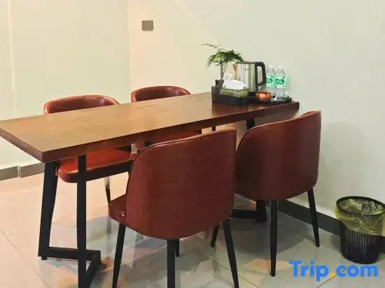 Huaiji Wangjiangxuan Homestay (Commercial Pedestrian Street Branch)
