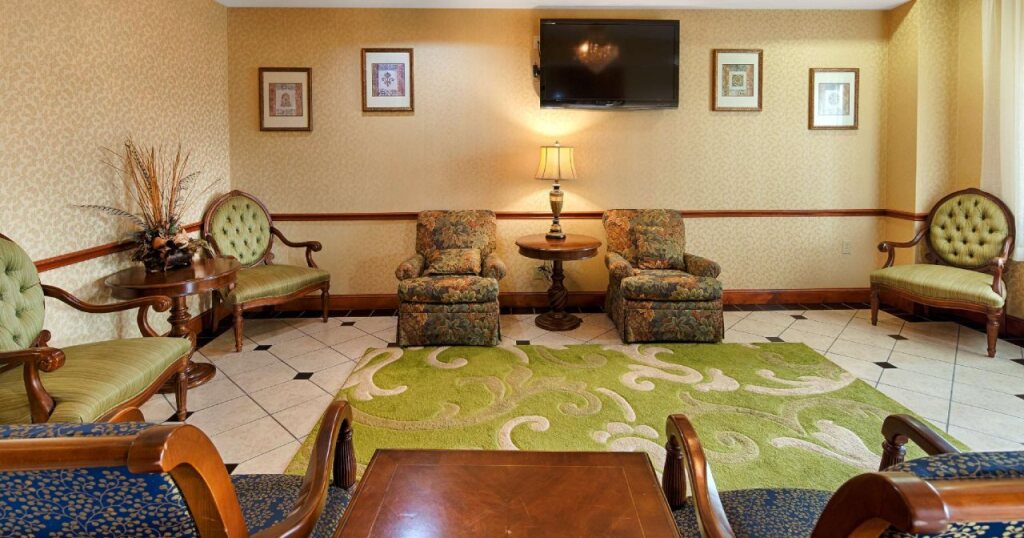 Best Western Plus Lake Dallas Inn & Suites