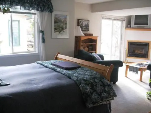 Avens ReNaissance B&B