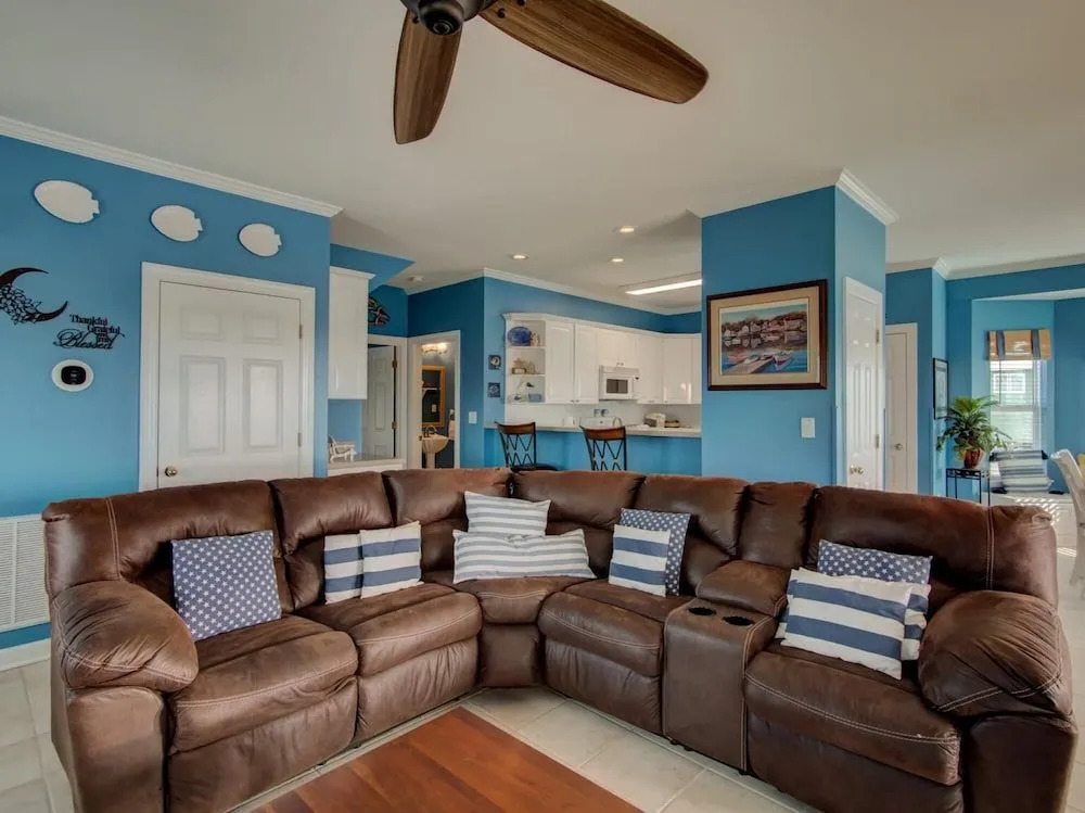 Spacious Family-Friendly House Near the Beach