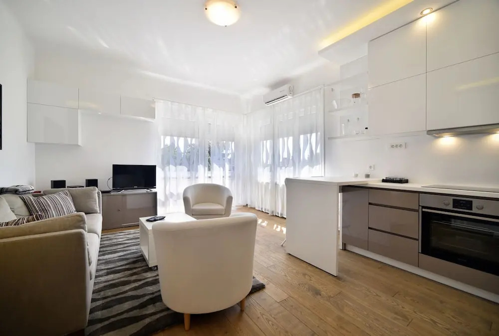 Maja Superior Apartment with Balcony