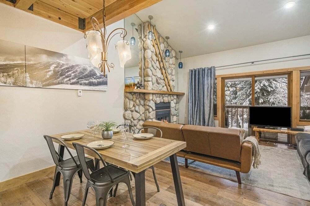 Winterwood 10 2 Bedroom Condo by Redawning