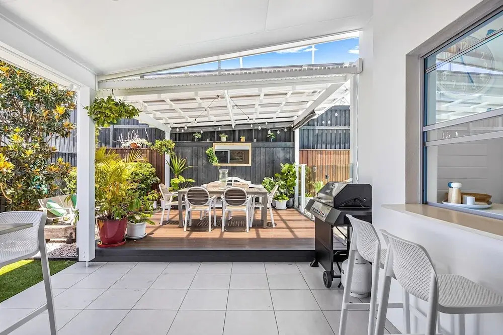 Premium 4-bed Coastal Escape With BBQ and Pool