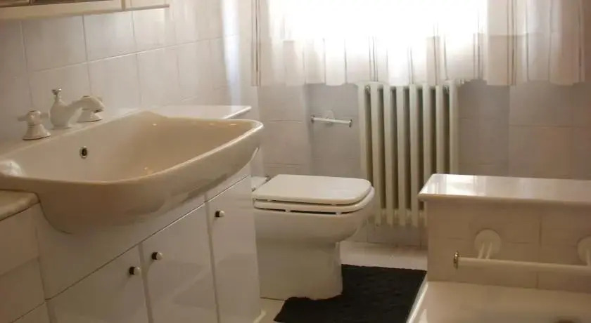 Stanza Privata Alle Porte di Pesaro