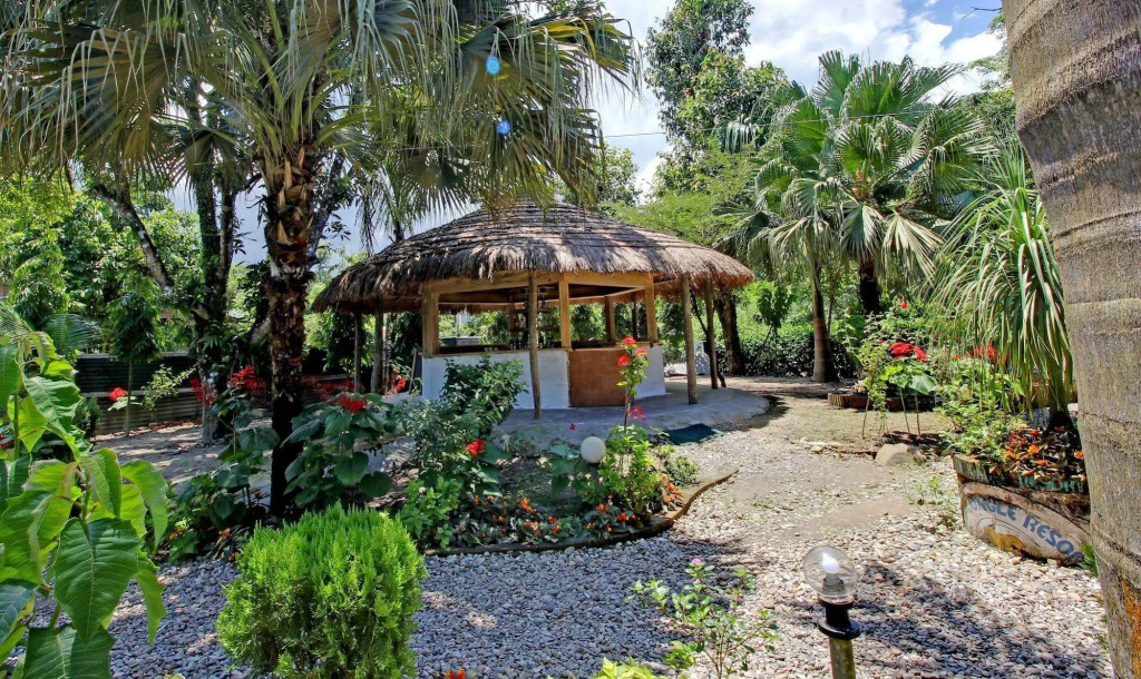 Eden jungle resort