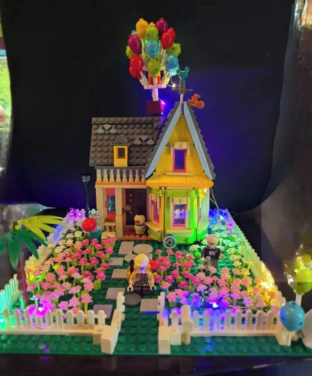 Homey Home UP Themed Near MRT Samyot