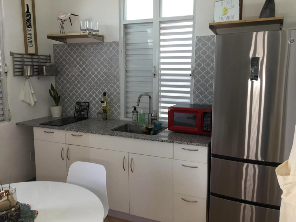 Beachside One bedroom Apt steps from prime beach generator parking included