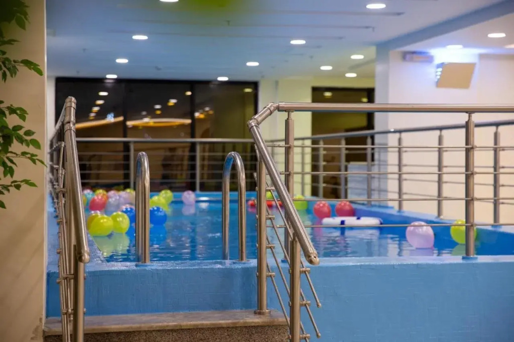 Diamond First Operation and Management Guest House Hotel