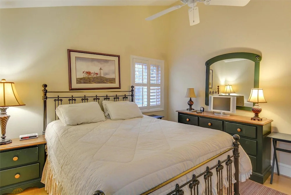 101 Elizabeth Ct S.b. by Long & Foster