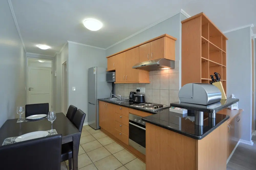 Island Club Hotel & Apartments