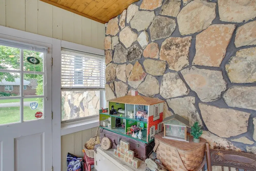 Historic Home w/ Sunroom - 5 Mi to Lambeau Field!