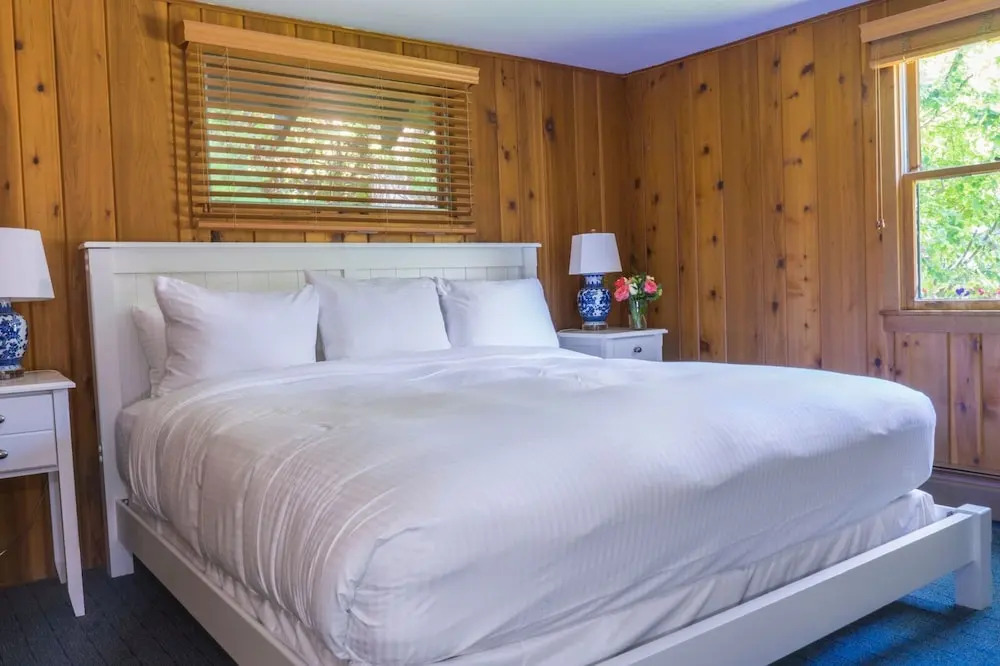 The Leland Lodge