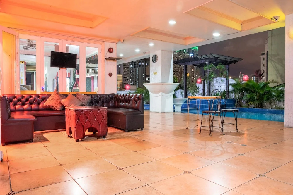 Pink Manila Hostel