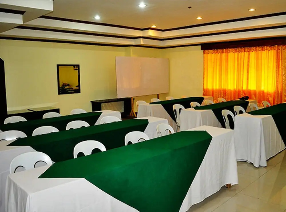 Check Inn Bacolod by RedDoorz