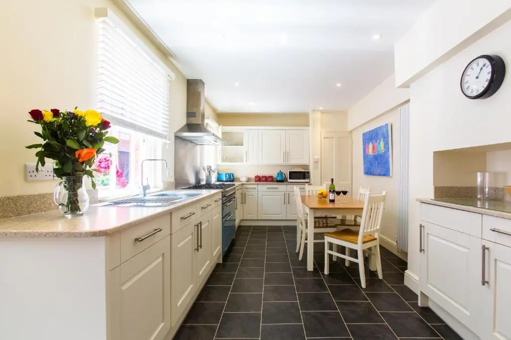 14 Market Cross Place - Beachfront location with lovely sea views - Aldeburgh Coastal Cottages