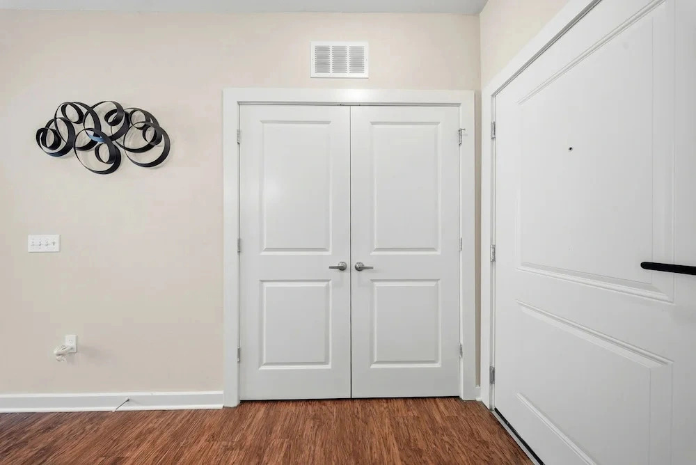 Modern 2BR w Pool Pet-friendly Unit 17