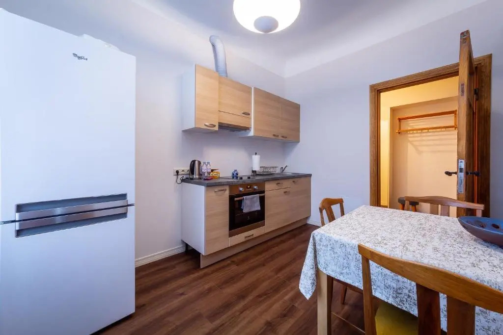 Stories Writer's AP 40sqm Renovated Free parking