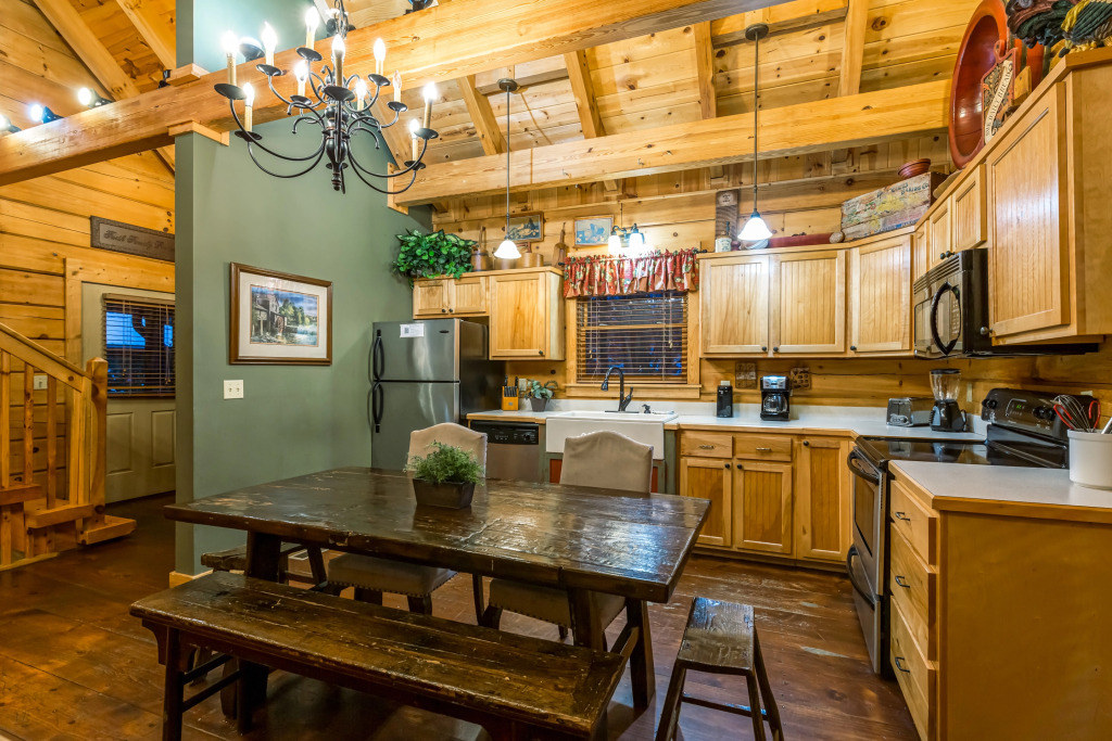 McCormack's Mill Custom Cabin with Hot Tub Resort Pool Arcade Games and 2 Miles from The Island