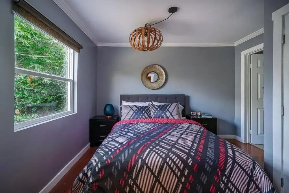 Stylish 2 Bed & 2 Bath at the Heart of Hollywood with Free Parking - One Car only