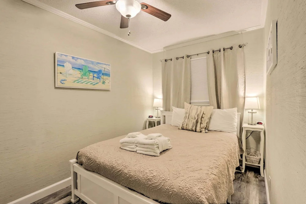 Resort Condo: Pools, Gym, Bar & Beach Access!