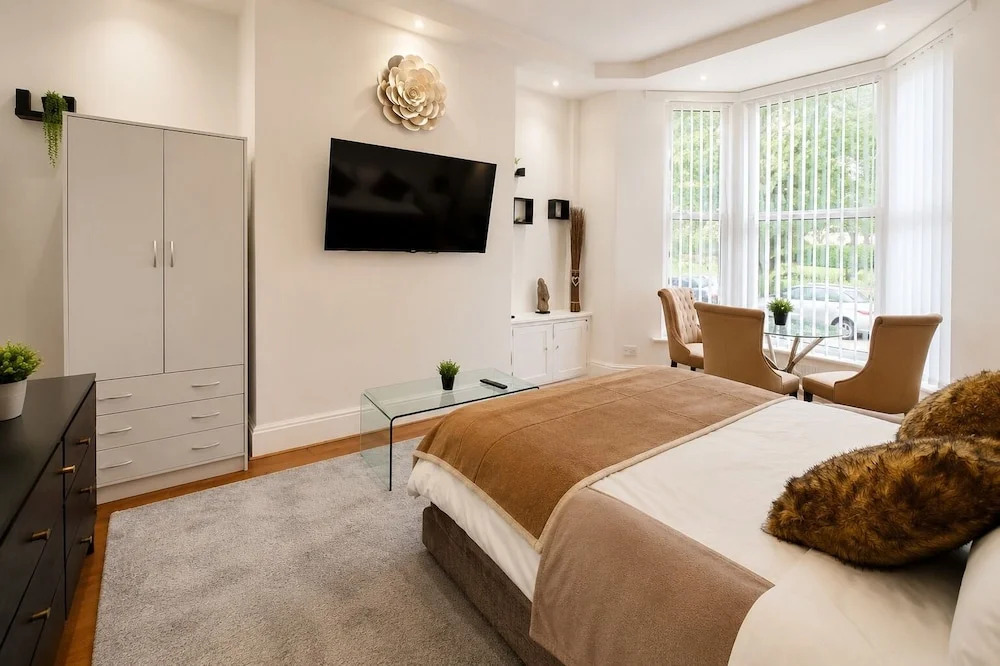 Botanic Gardens Oasis: Urban Convenience & Comfort
