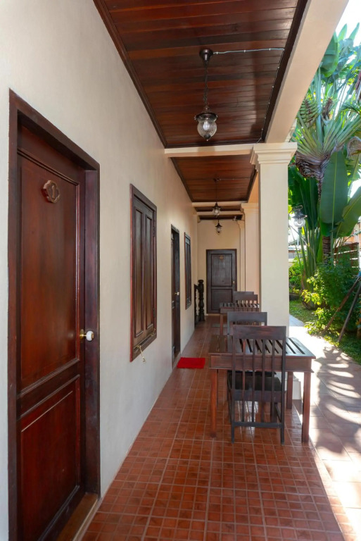 Y Not Lao Villa