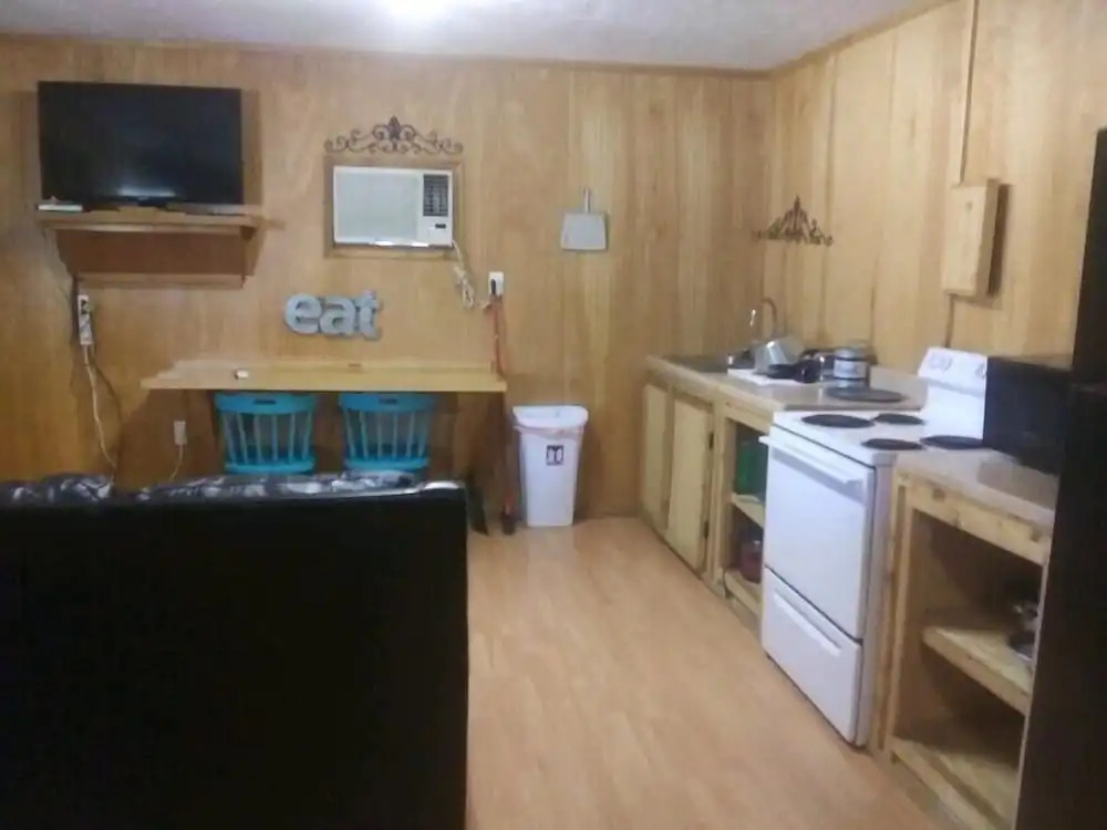 Whispering Creek Lodging & RV Resort
